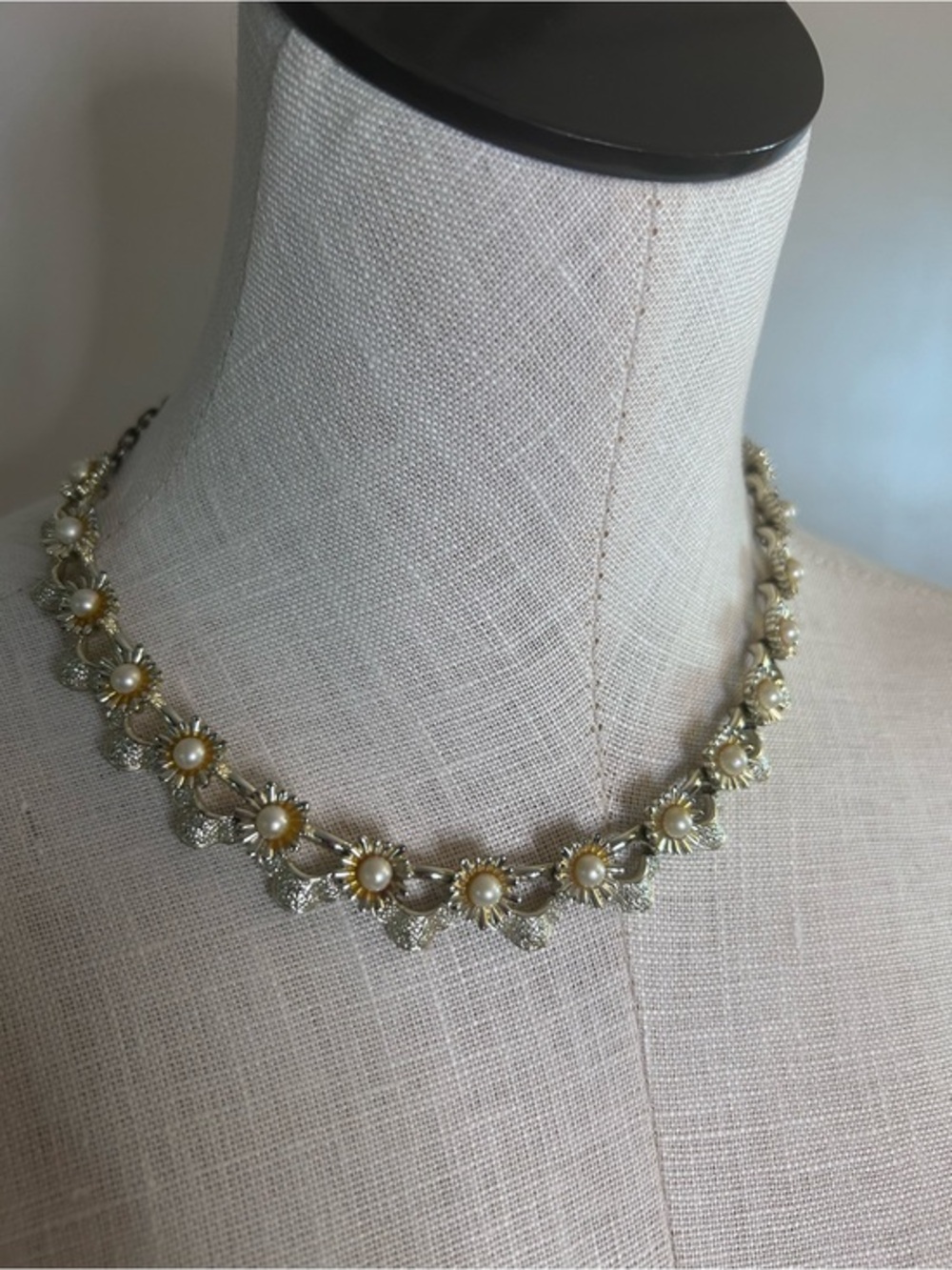 Vintage Gold Daisy Necklace with Cream Pearls